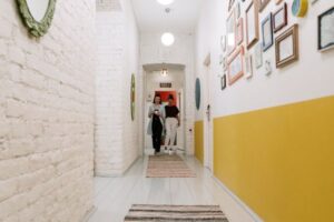 Runner Rugs for Narrow Hallways: Sizing, Shapes and Pile Types