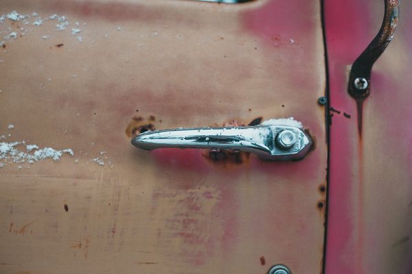 how to fix a loose door handle