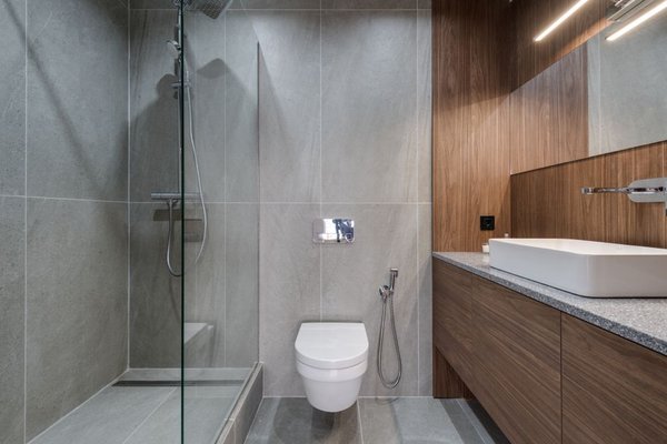 wet room vs walk in shower